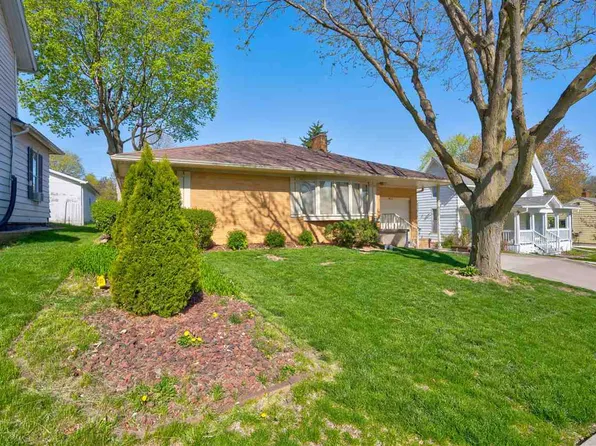 833 S Marion Ave, Washington, IA 52353