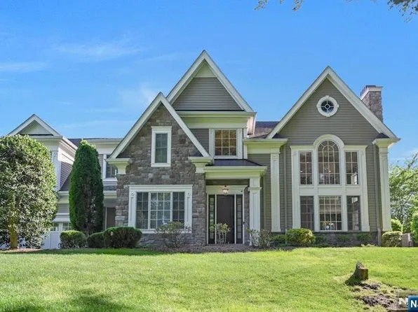 45 Boxwood Ln, Montvale, NJ 07645