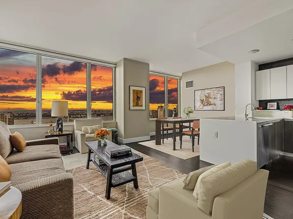 247 W 46th St APT 3502, New York, NY 10036