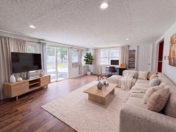 2nd image of 39 Groton St