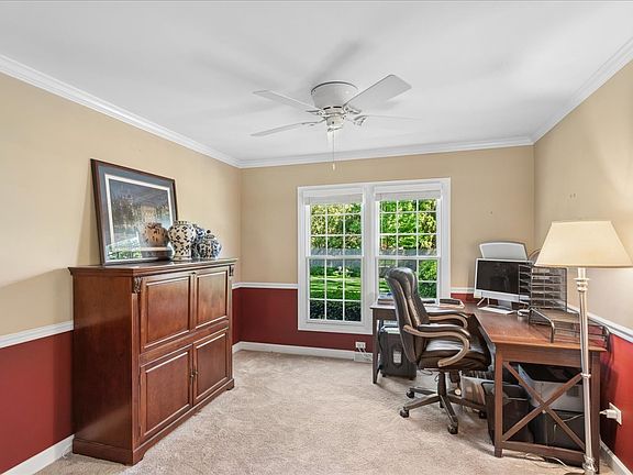 4th image of 634 Hillcrest Dr