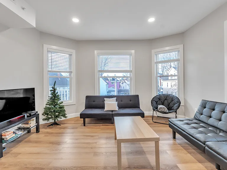 51 Beaver St #2 — Photo 6
