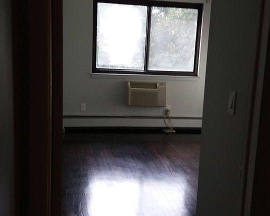 3rd image of 9 E Lawrence Park Dr Unit 5