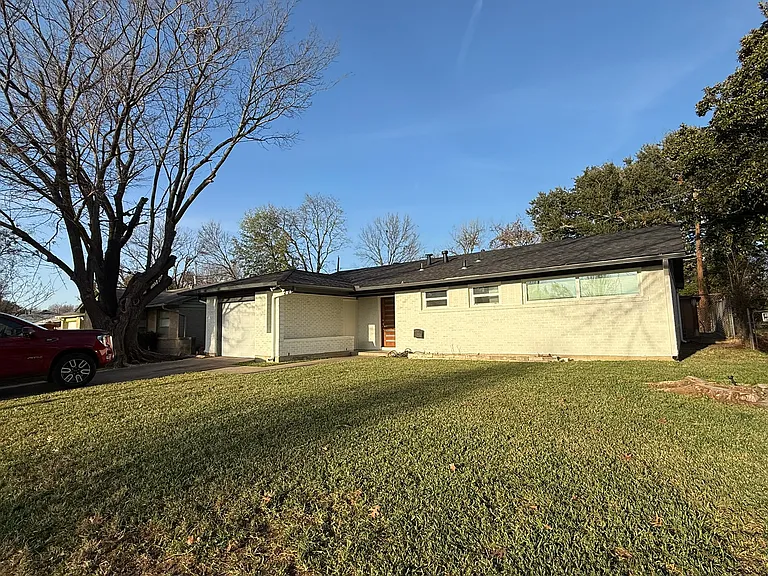 4616 Sandra Lynn Dr — Photo 2