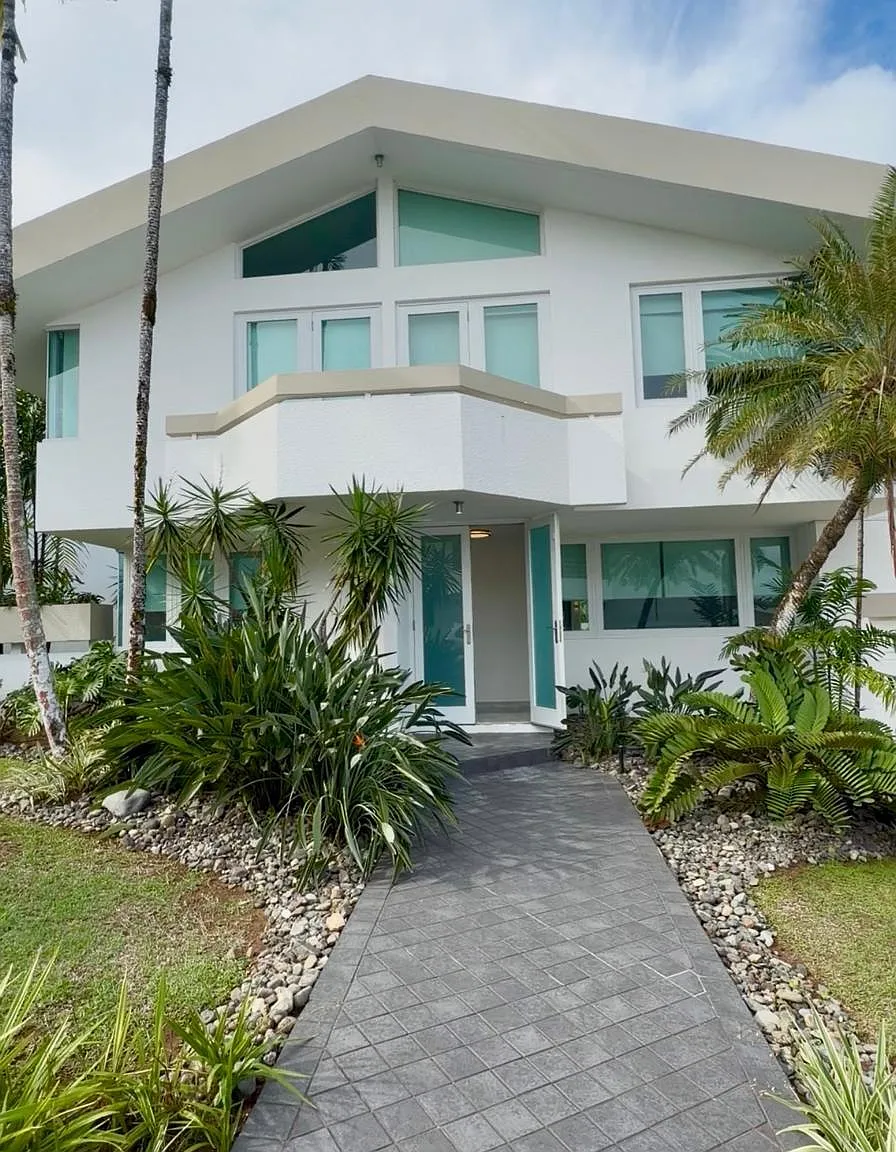 5 bed, 4.5 bath, 4500 sqft, $8,400 — Photo 1