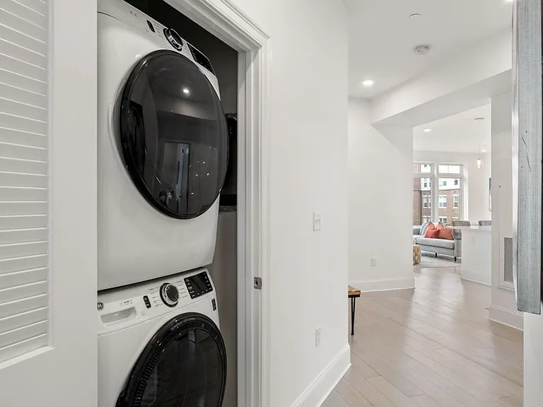 The Brook Luxury Apartments of Cambridge — Photo 14
