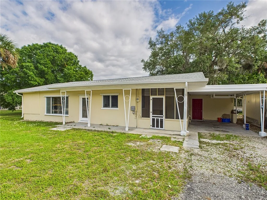 2 bed, 2.0 bath, 1269 sqft, $1,995 — Photo 2