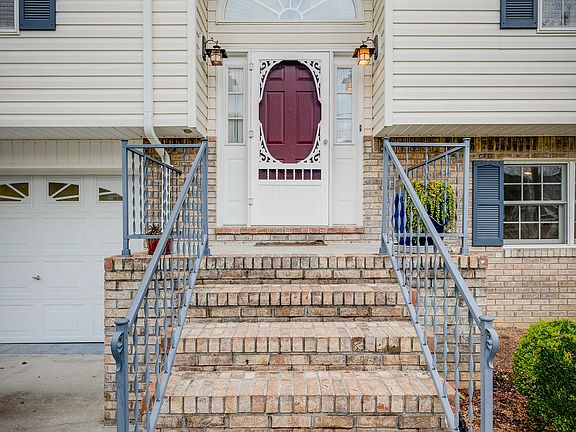 4th image of 104 Grandview St