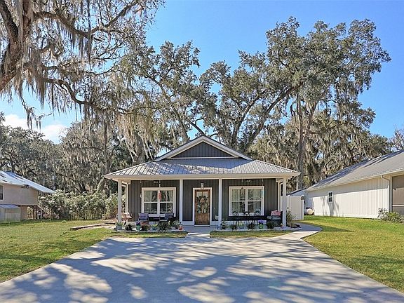 2nd image of 1130 Fishermans Lodge Rd NE