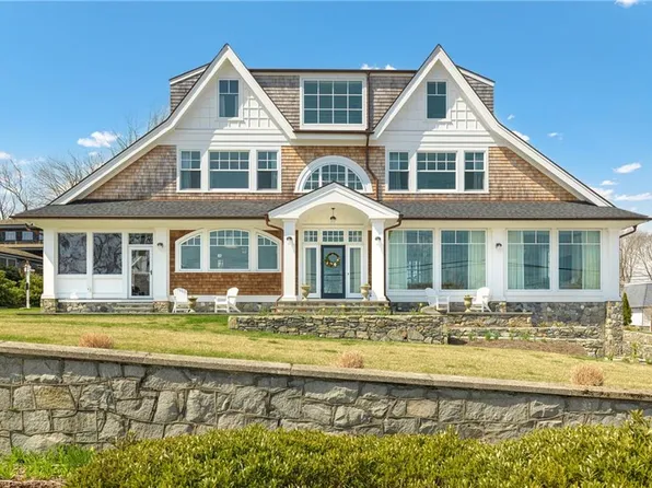 30 Walcott Ave, Jamestown, RI 02835