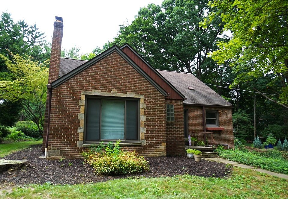 1st image of 556 Royal Ave