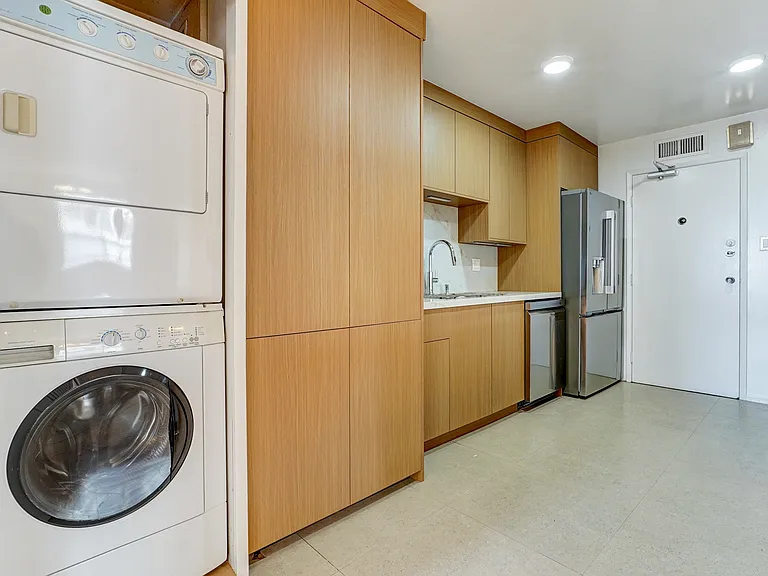 10787 Wilshire Blvd #802 — Photo 13