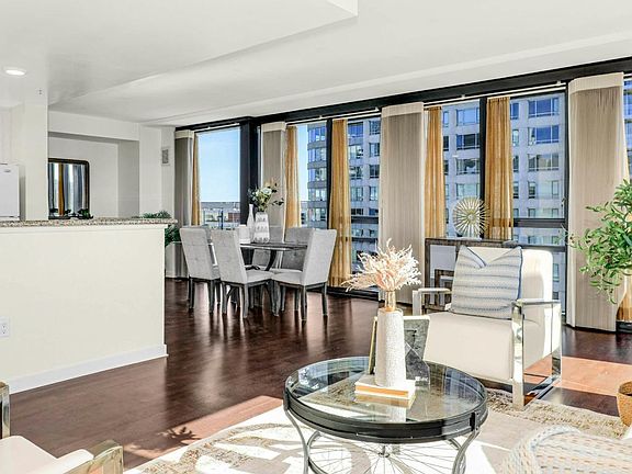 3rd image of 260 King St Unit 857