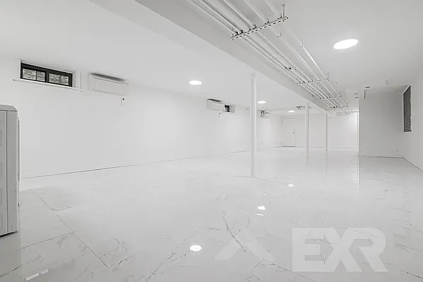 Rented by EXR | media 18