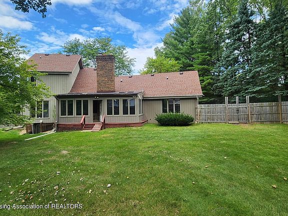 3rd image of 1421 Stanlake Dr