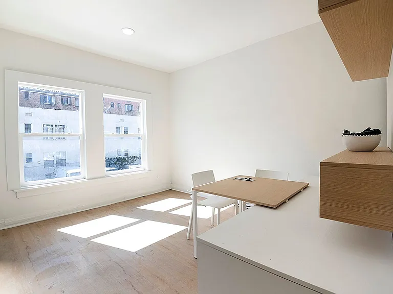 8th Street Studios Near Downtown Los Angeles Move-In Special — Photo 51