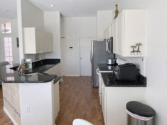 5th image of 18146 AVONSDALE CIRCLE