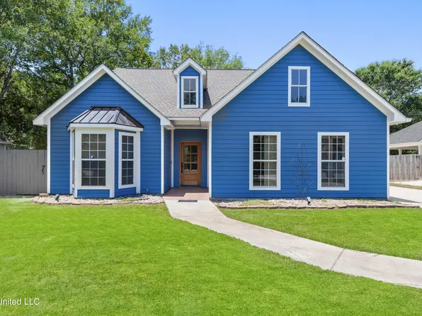 307 Hunter Holw, Waveland, MS 39576