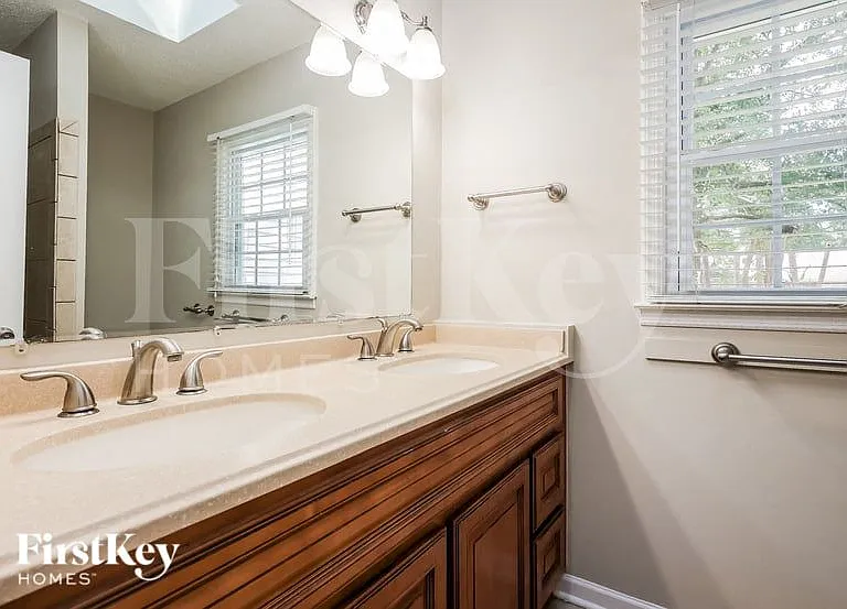 2332 Vanderbilt Dr — Photo 10