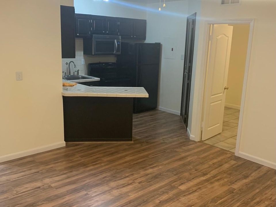 1st image of 2527 Taylor St #3
