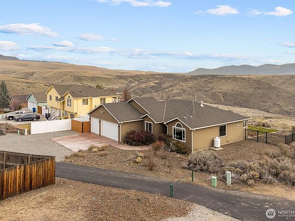 3rd image of 2312 Canyon Hills Drive
