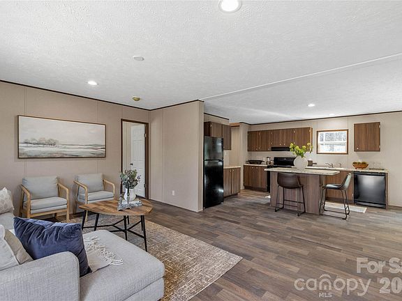 3rd image of 585 Oneal Rd