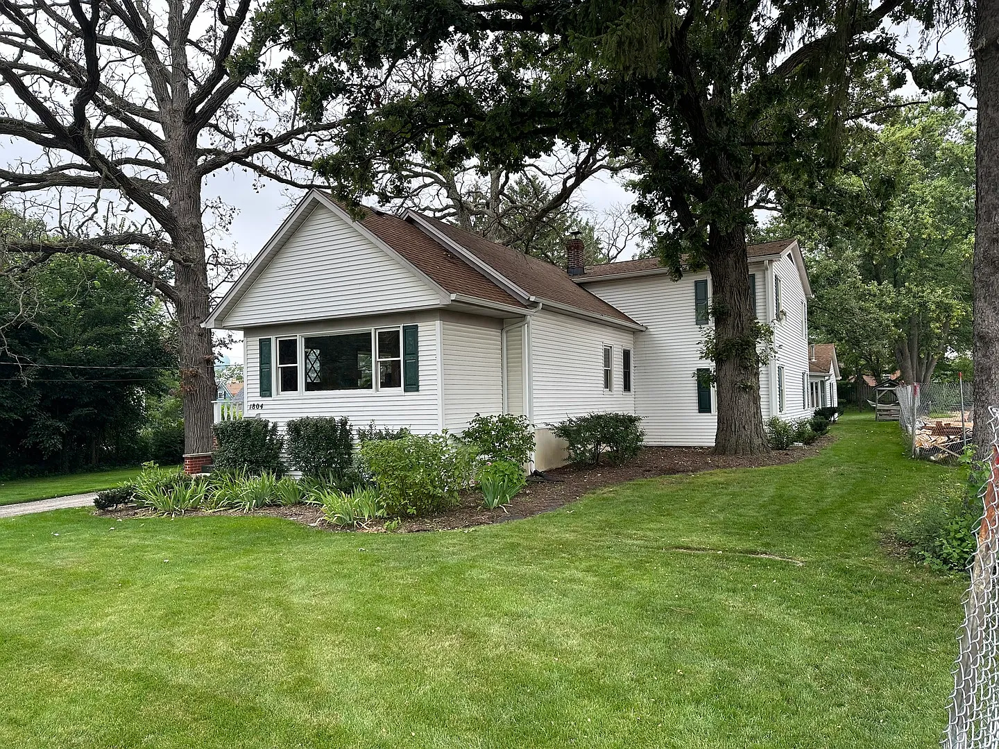 4 bed, 2882 sqft, $6,000 — Photo 2