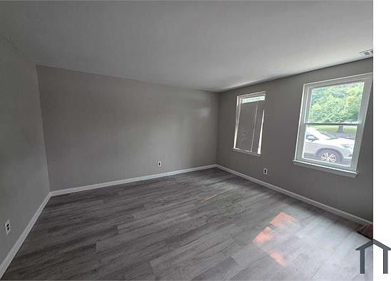 5th image of 739 N Central Ave