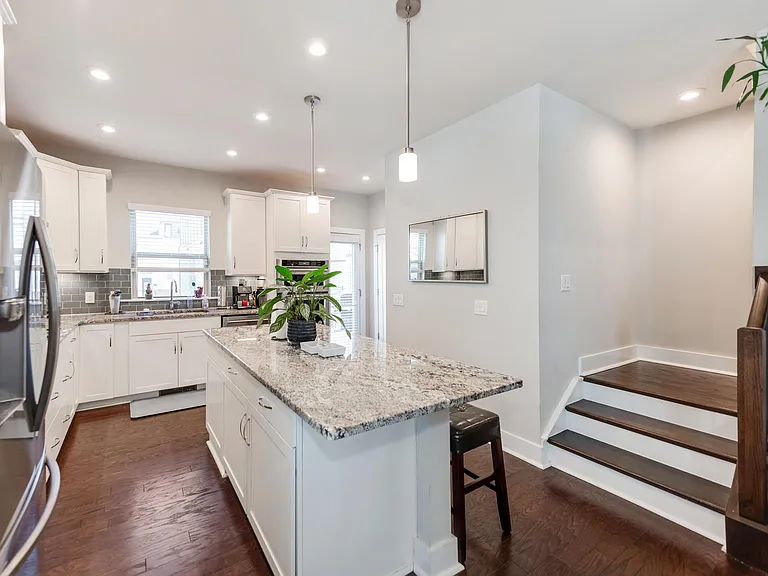 16031 Roscoe Ln — Photo 12