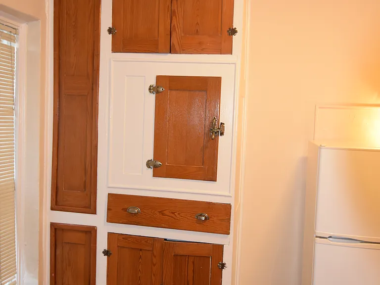Greystone Court Apartments — Photo 8