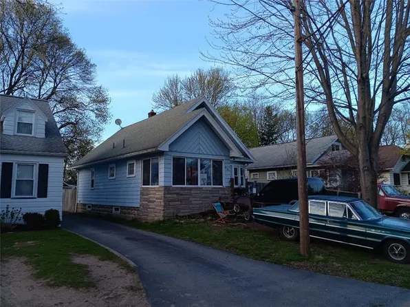 68 Surrey Rd, Rochester, NY 14616