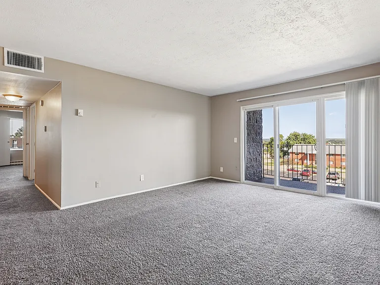 Oakwood Apartments — Photo 6
