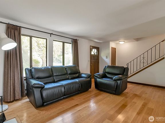 5th image of 17050 Northup Way #25