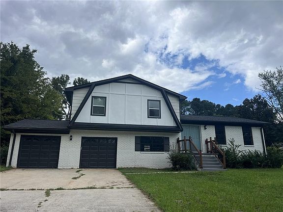 2nd image of 3862 Northstrand Dr