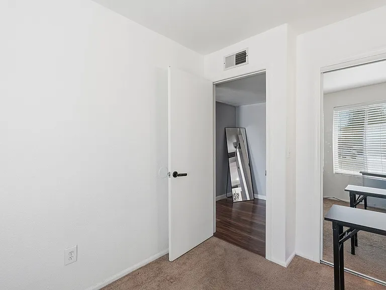 11610 N 41st Dr — Photo 29