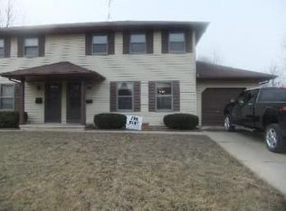 880-882 N Gladstone Ave, Aurora, IL 60506