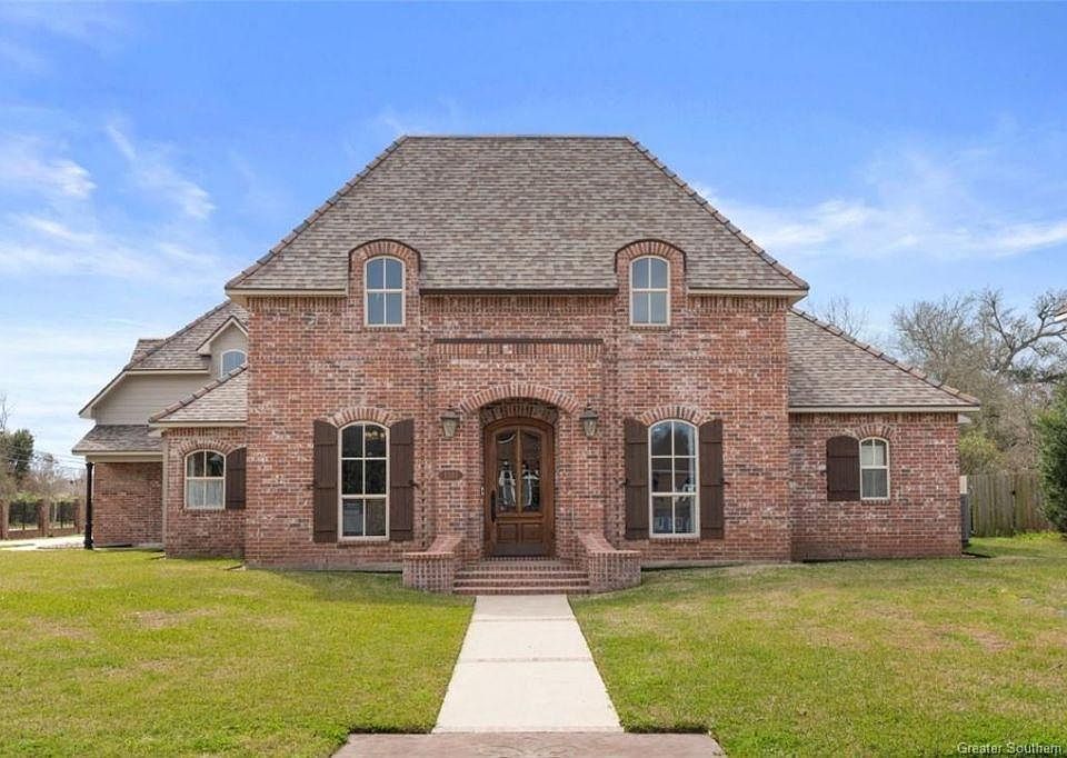 1st image of 1301 Saint Louie Dr