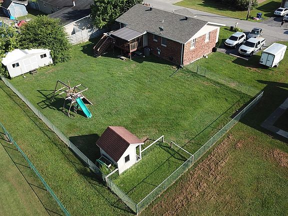 4th image of 919 Dogwood Ln