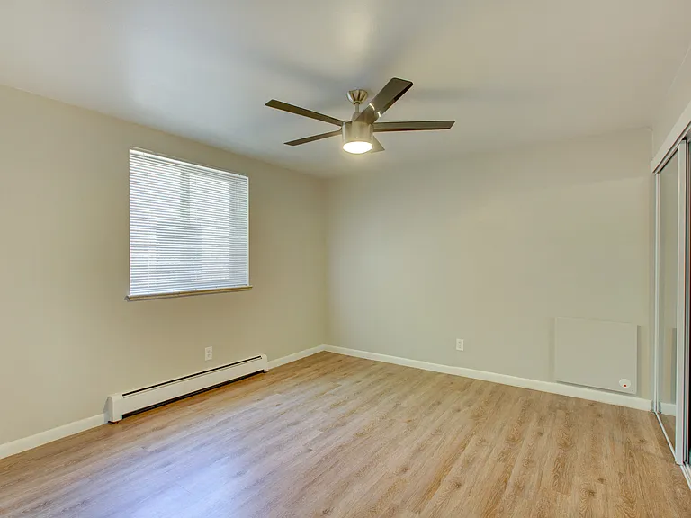 21 Logan — Photo 41