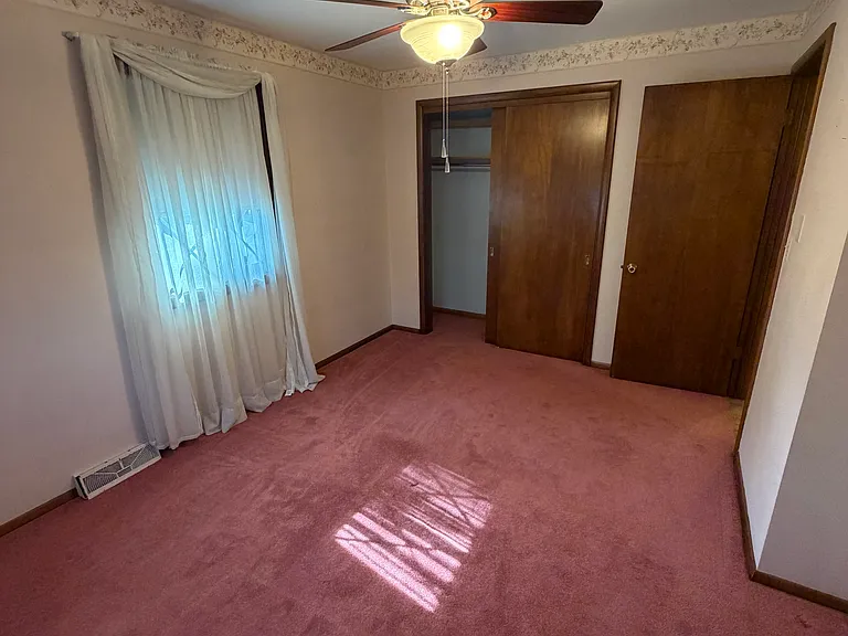 212 Vine St SE — Photo 15
