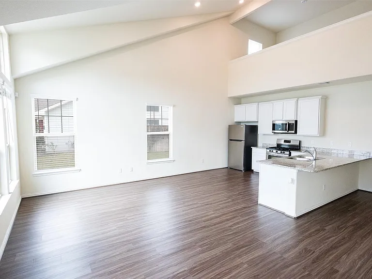216 N Lynx Trl — Photo 4