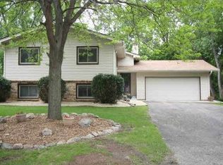 11301 Red Fox Dr, Osseo, MN 55369