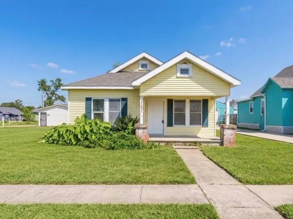1211 W 2nd St, Freeport, TX 77541
