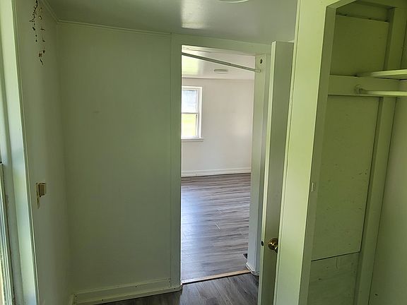 3rd image of 136 Krause Ln