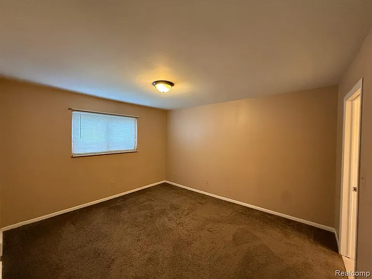 982 N Adams Rd #4 — Photo 19