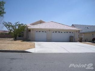18250 Lakeview Dr, Victorville, CA 92395