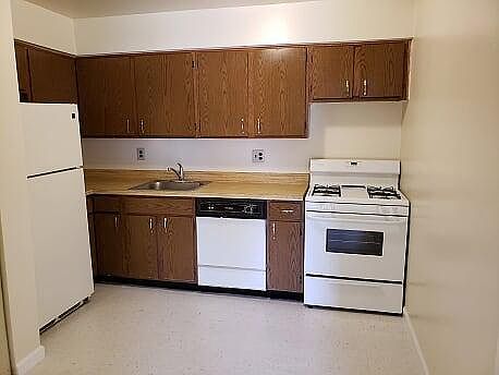 2nd image of 216 Lakeview Dr