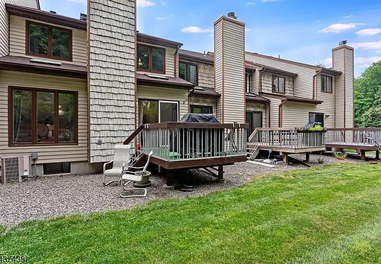 22 Averell Dr #22 — Photo 31