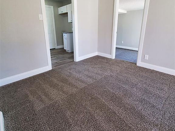 5th image of 2750 Moffatt Ave