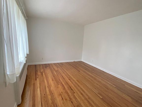 5th image of 695 Jennings Ave Floor 1